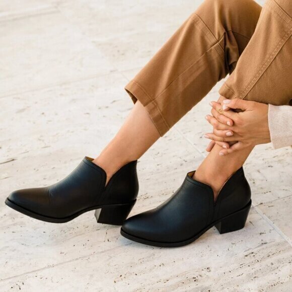 Nisolo Mia Everyday Black Leather Water Resistant Heeled Ankle Bootie 7.5 NWOB - Picture 1 of 12